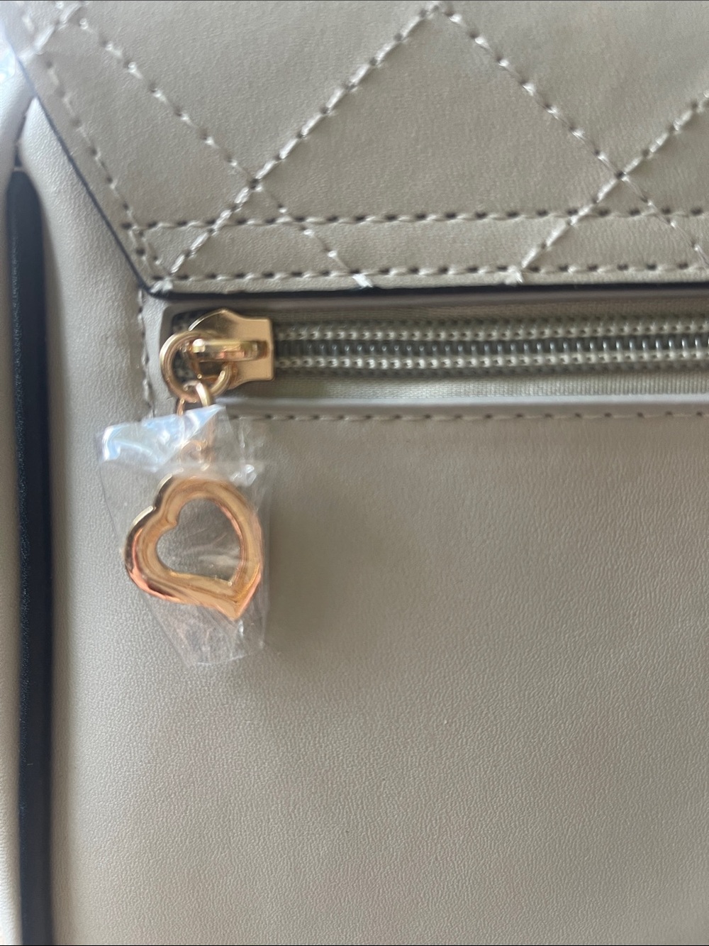 Bella Russo Gray Crossbody Purse NWOT - Picture 4 of 7